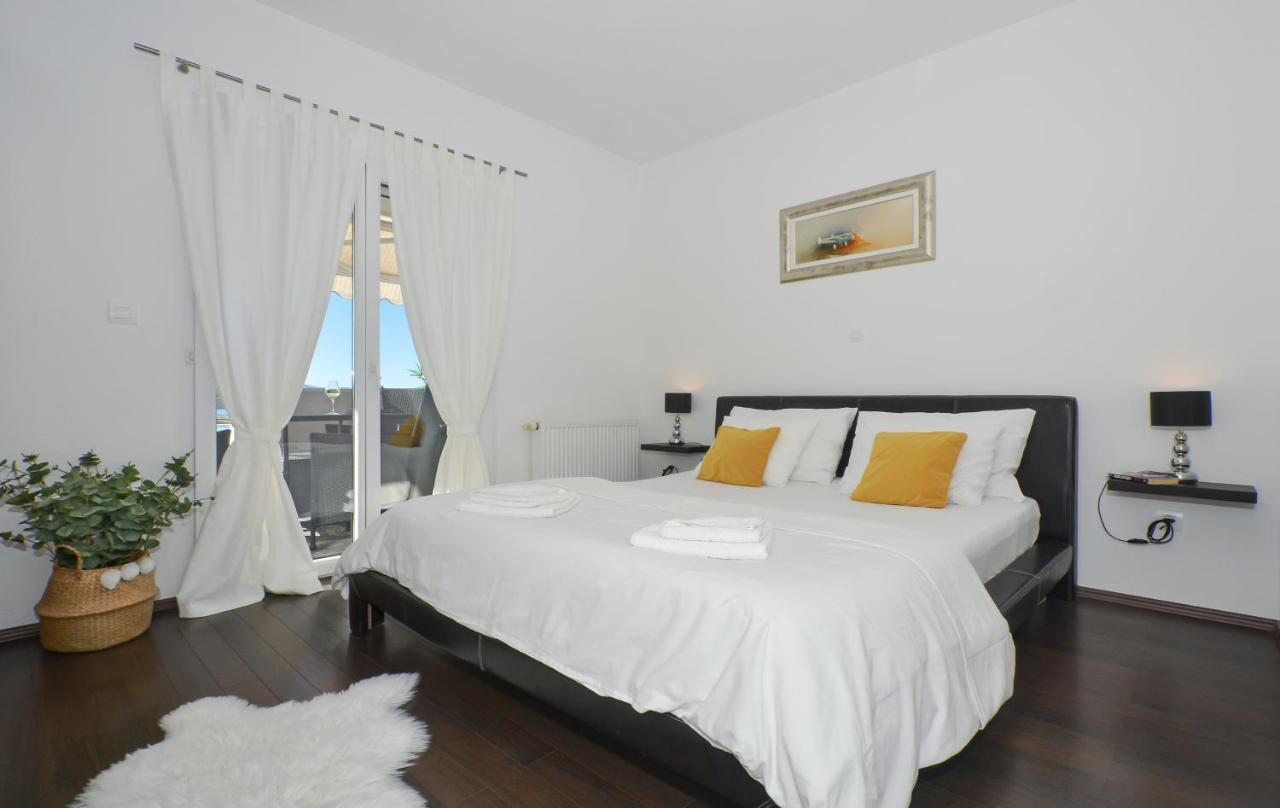 Copacabana Beach Apartments Trogir Zewnętrze zdjęcie